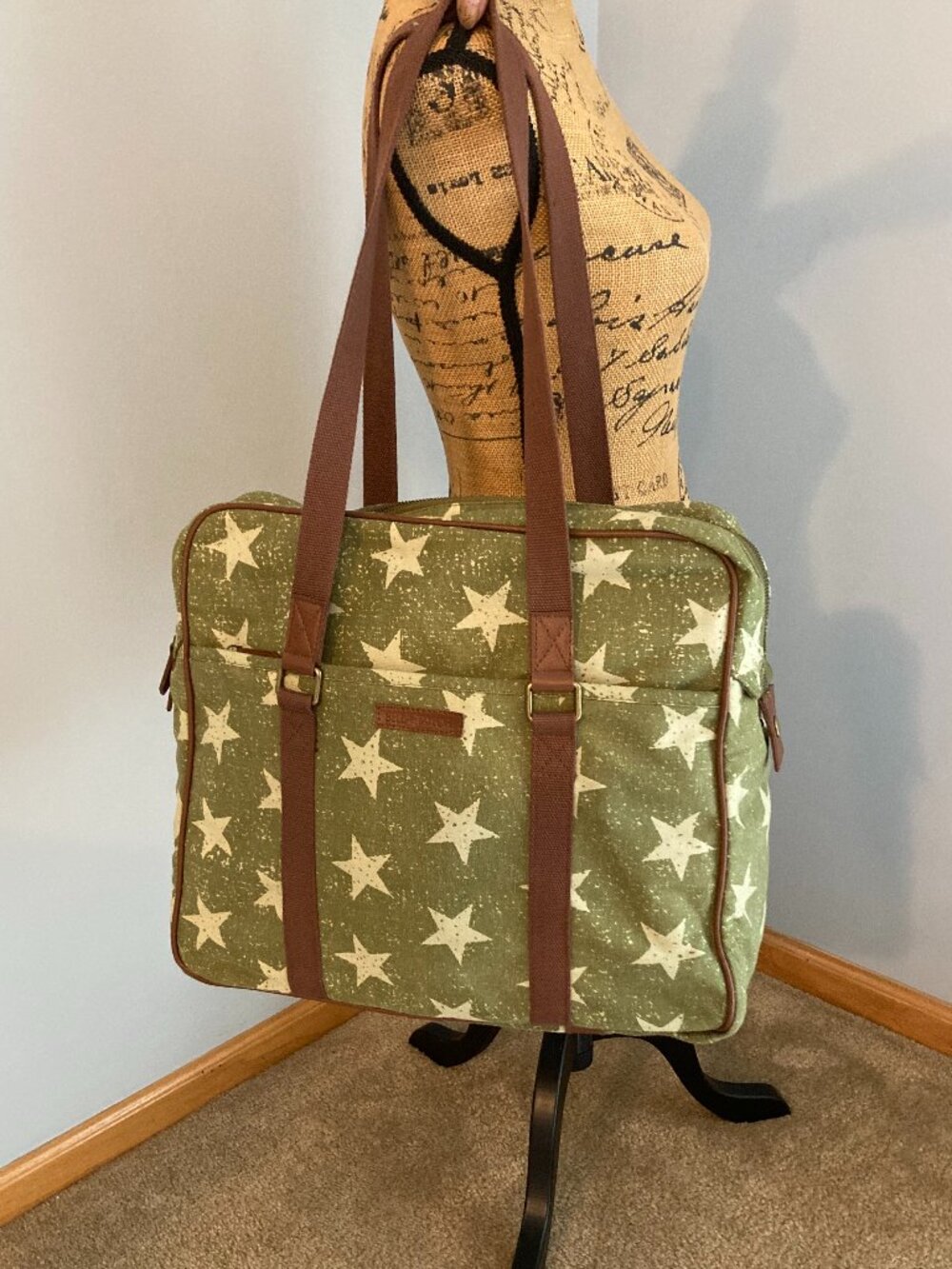 NWOT Bella Taylor Canvas Travel Bag Vintage Star Olive